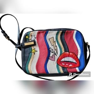 AUXIlARY camera style crossbody